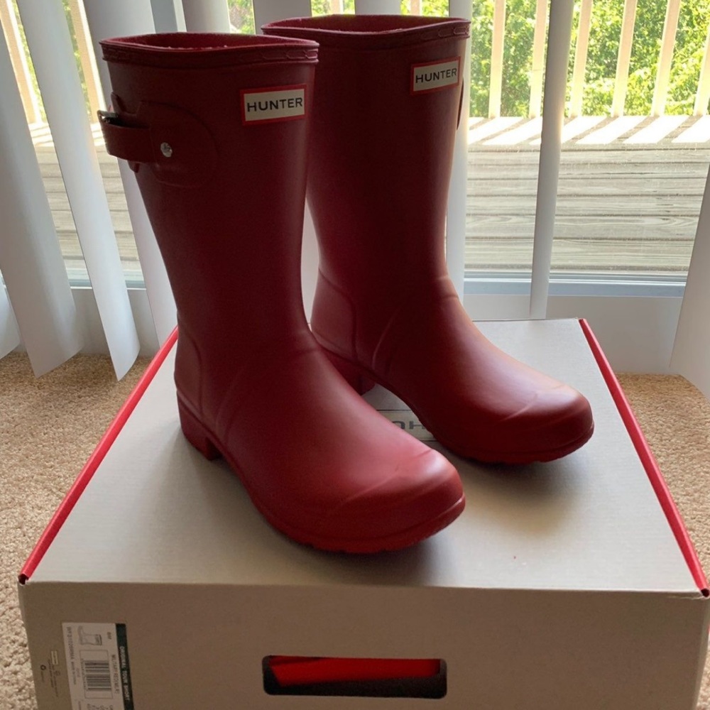 size 8 red hunter boots